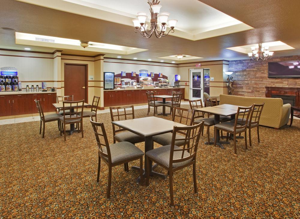 Holiday Inn Express & Suites Dinuba West By Ihg Exteriér fotografie