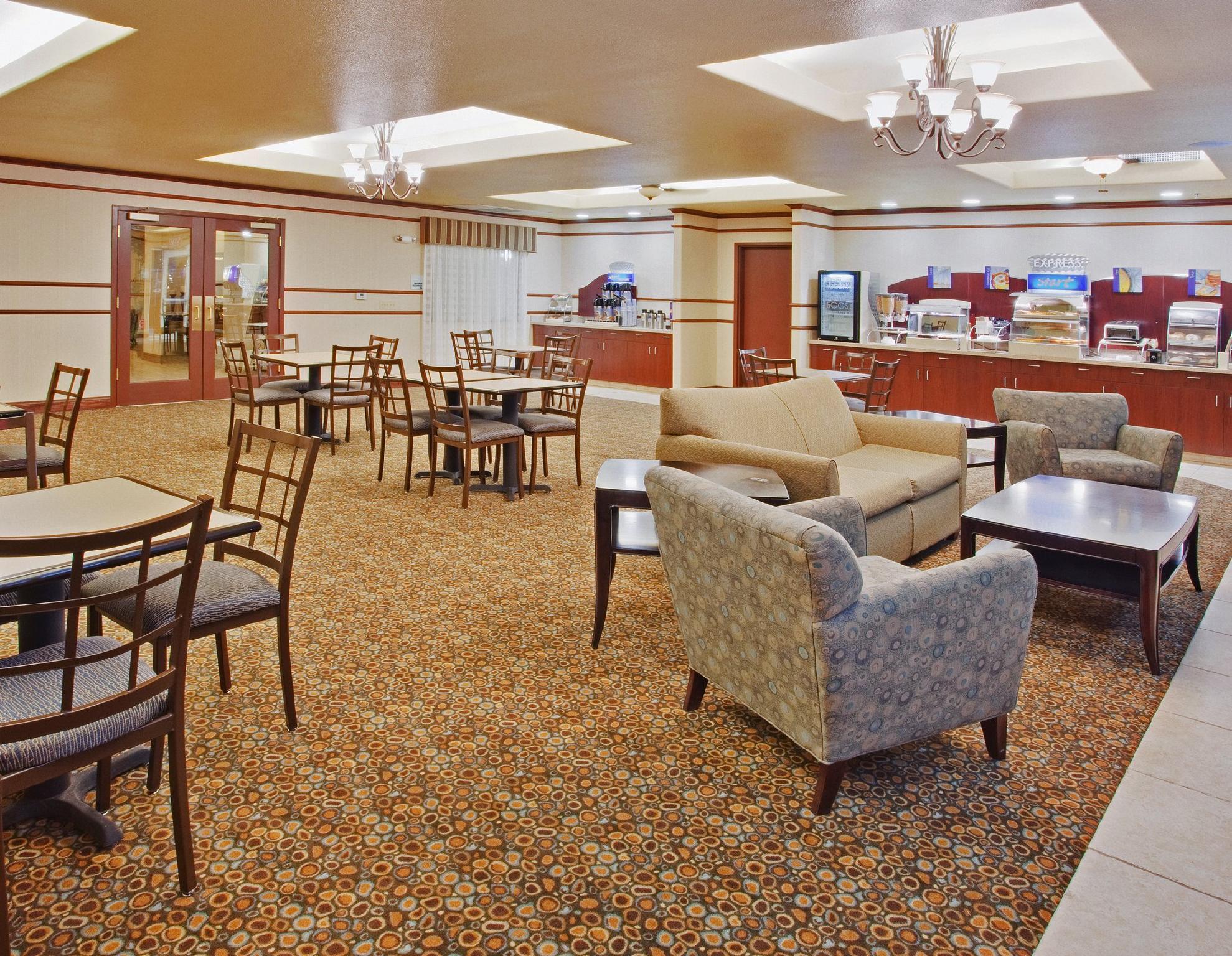 Holiday Inn Express & Suites Dinuba West By Ihg Exteriér fotografie