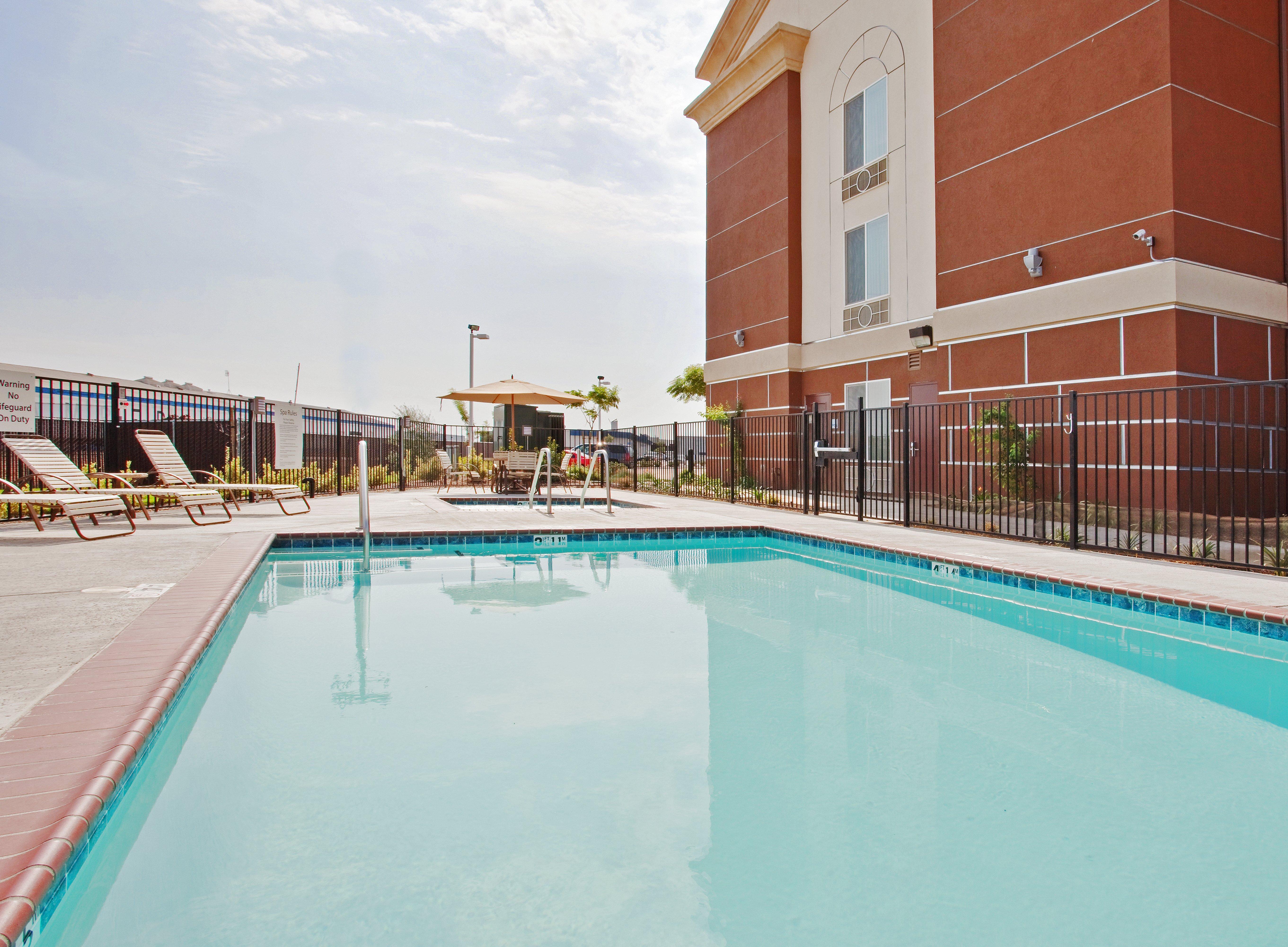Holiday Inn Express & Suites Dinuba West By Ihg Exteriér fotografie