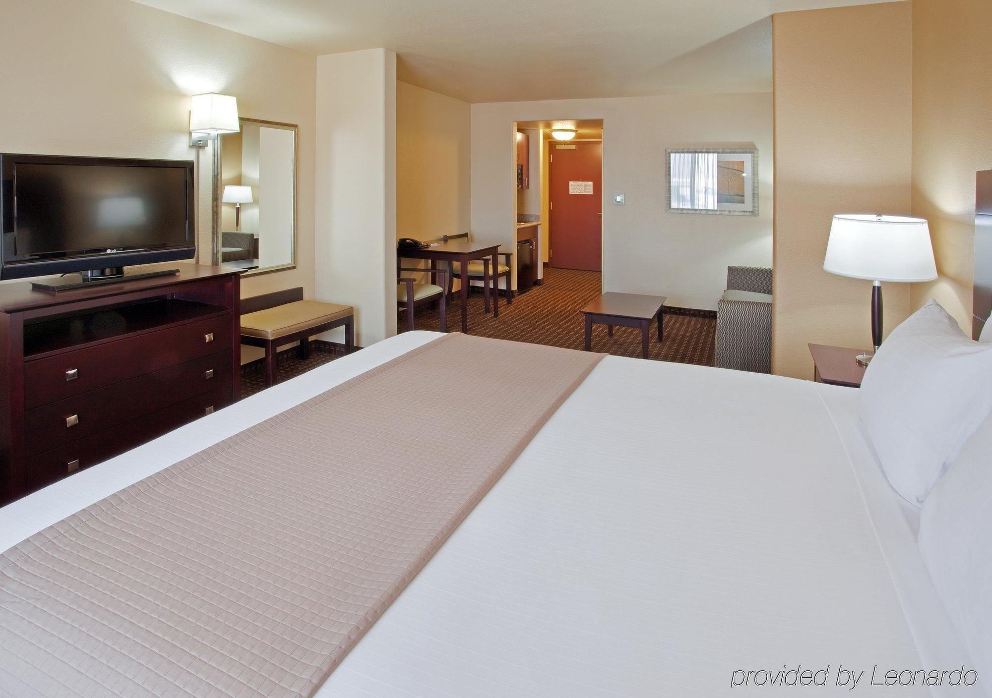 Holiday Inn Express & Suites Dinuba West By Ihg Pokoj fotografie